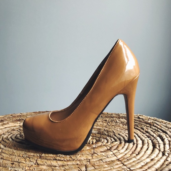 Steve Madden Shoes - Steve Madden platform patent leather nude heels
